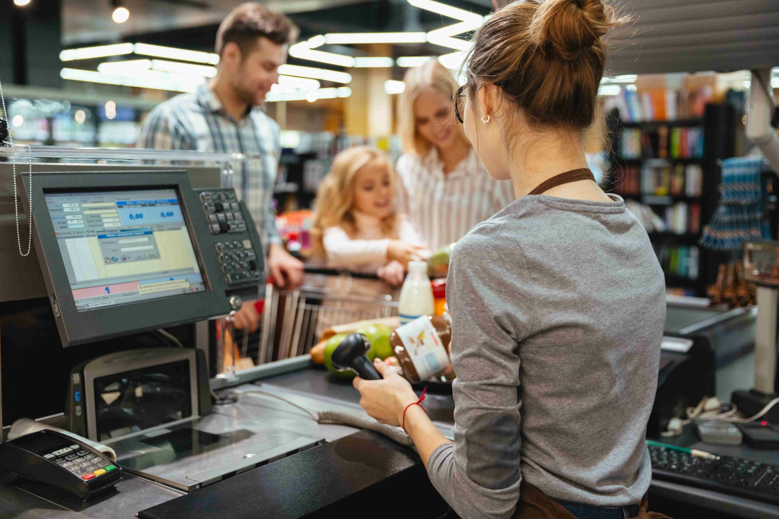 Apprenez-en plus sur le métier d’hôtesse de caisse